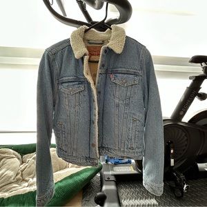 Levi’s Sherpa Jacket size M
